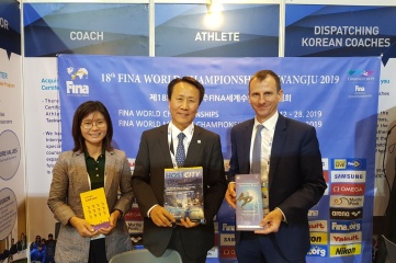 Debra Han and Dr Cho Young Teck of Gwangju 2019 FINA World Championships with Ben Avison of Host City at SportAccord 2018