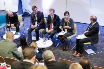 (L-R) Simone Masserini, World Skate; Marco Maria Scolaris, International Federation of Sport Climbing; David Coletto, Abacus Data; Hiromi Kawamura, Tokyo 2020; Kevin Roberts, SportBusiness International speaking at Host City 2017