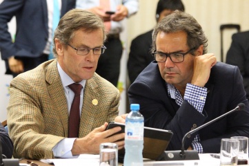 Lima 2019 president Carlos Neuhaus (left) with PASO president Neven Ilic 